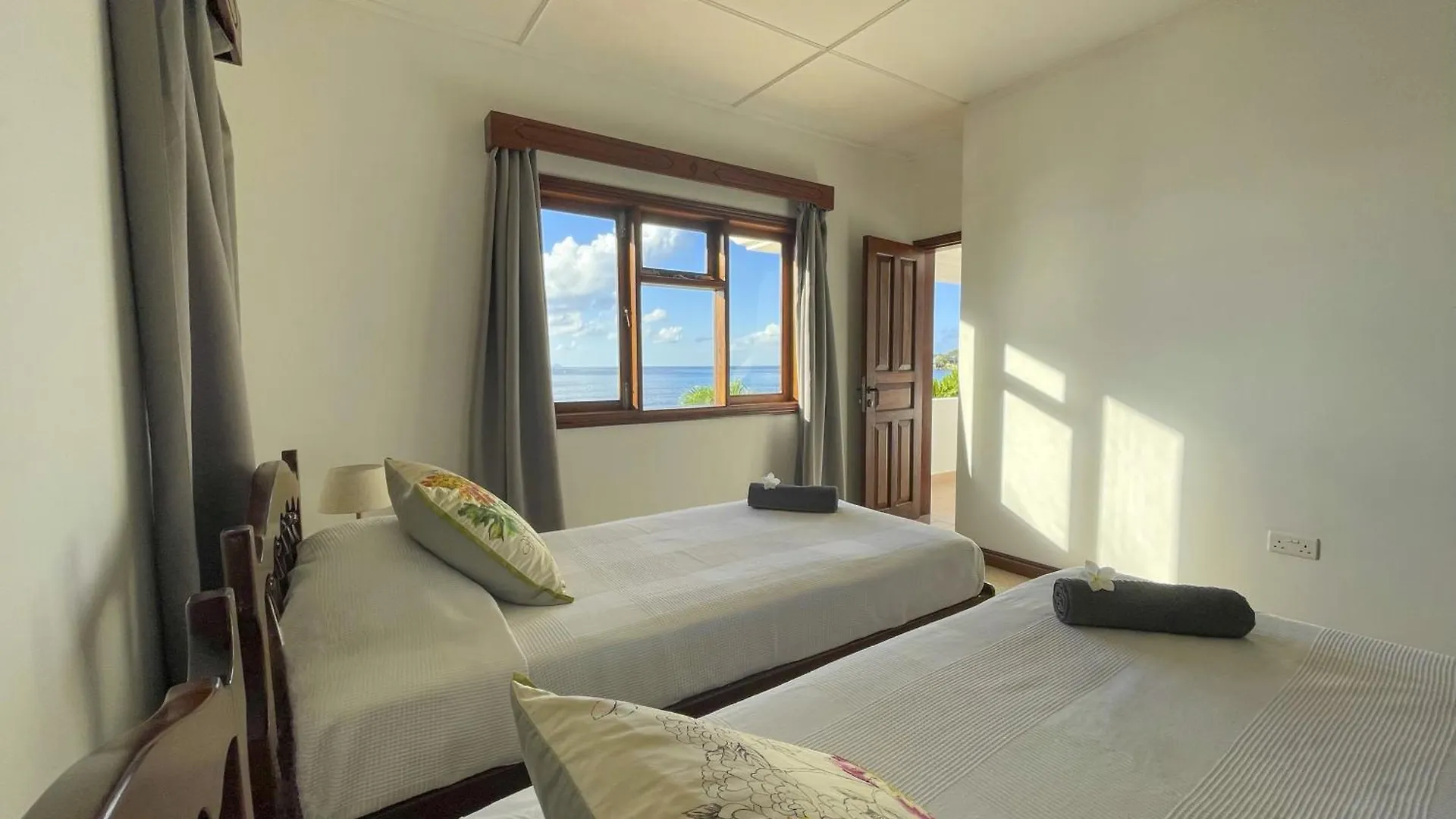 Beach View Villa Victoria  Beau Vallon (Mahe)